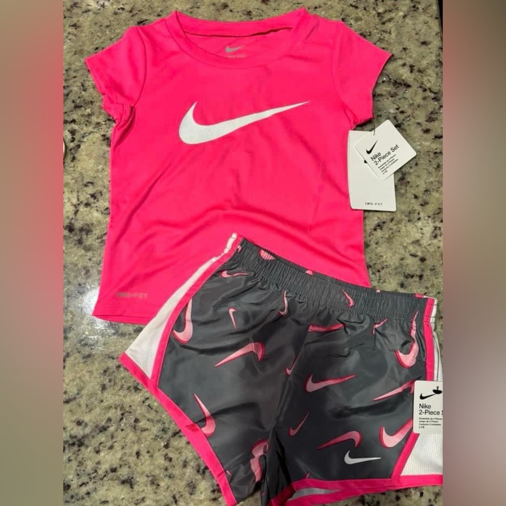Nike 2 pc dri fit set nwt